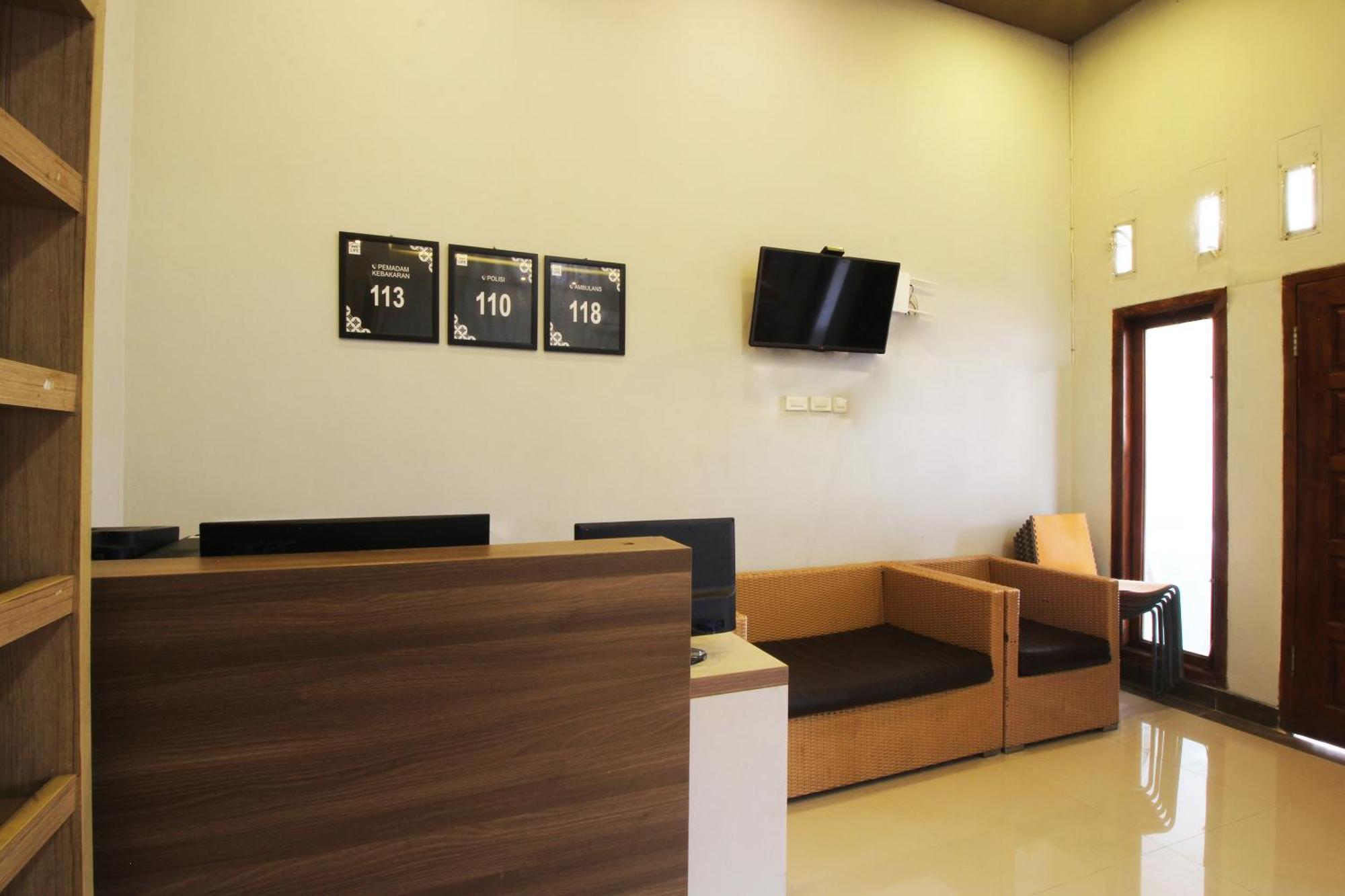 Oyo Life 2273 Pratama Homestay Bandar Lampung Exterior photo